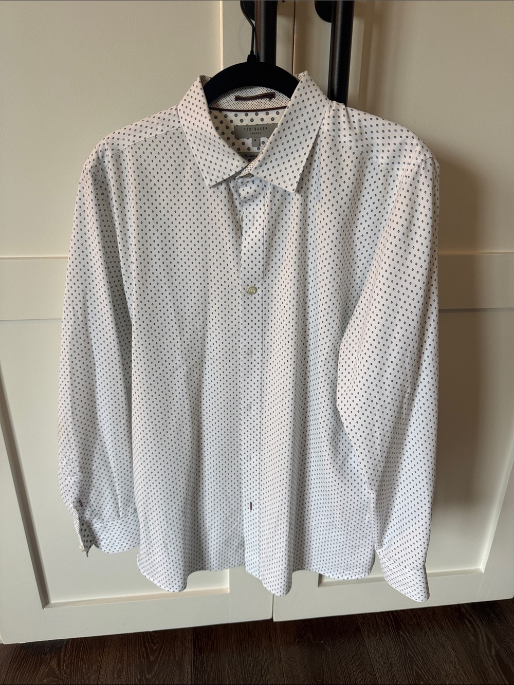 Ted Baker White Shirt with Navy Microdot Print Size 4 (UK).  See measurements.